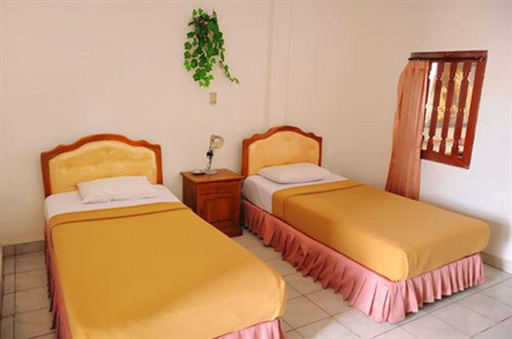 Jesens Inn I Kuta Lombok Exterior foto