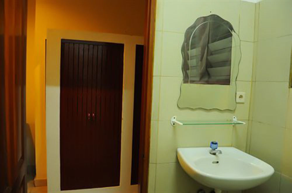 Jesens Inn I Kuta Lombok Exterior foto